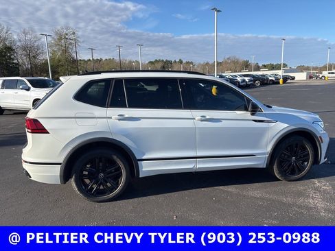 Used 2022 Volkswagen Tiguan SE R-Line image 8