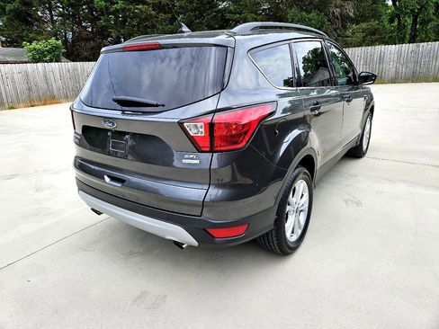 Used 2019 Ford Escape SEL image 4