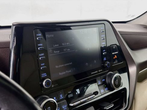 Used 2020 Toyota Highlander XLE AWD/4WD image 14