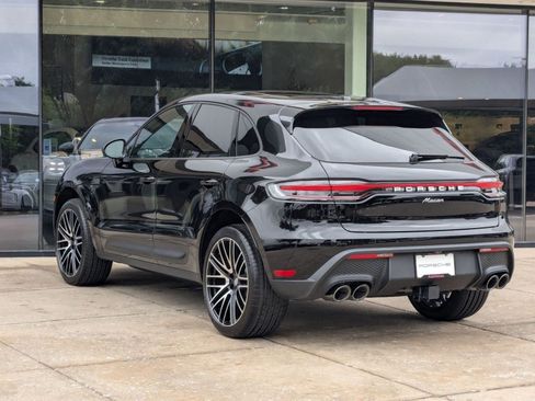 Certified 2025 Porsche Macan image 3