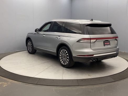 Used 2022 Lincoln Aviator AWD w/ Premium Package image 3