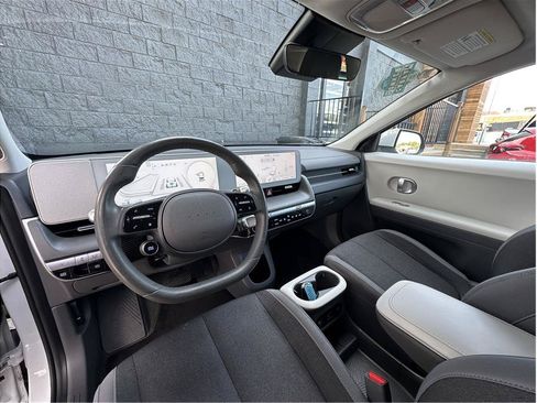 Used 2024 Hyundai Ioniq 5 SEL AWD/4WD image 2