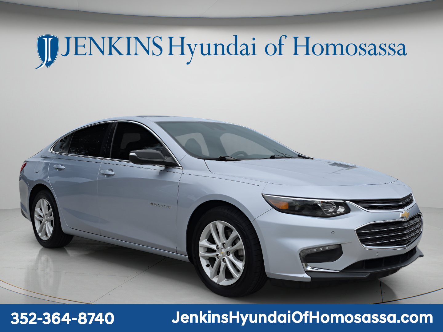 Used 2018 Chevrolet Malibu LT w/ Leather Package FWD image 2
