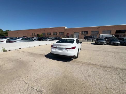 Used 2025 Toyota Camry SE FWD image 15