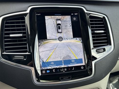 Used 2024 Volvo XC90 T8 Plus w/ Protection Package Premier image 21