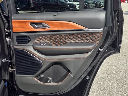 New 2025 Jeep Grand Cherokee Summit image 38