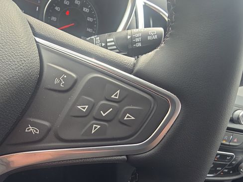 Used 2023 Chevrolet Equinox LT image 26