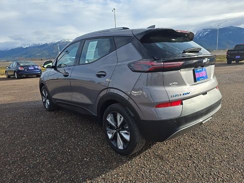 Used 2022 Chevrolet Bolt EUV LT w/ Convenience Package image 5