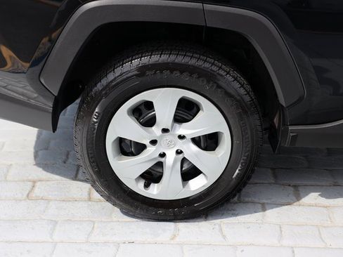 Used 2019 Toyota RAV4 LE image 40