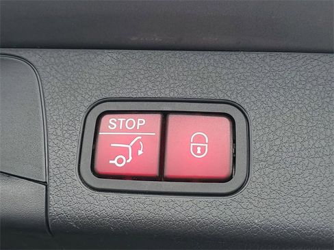 Used 2021 Mercedes-Benz GLB 250 4MATIC image 9