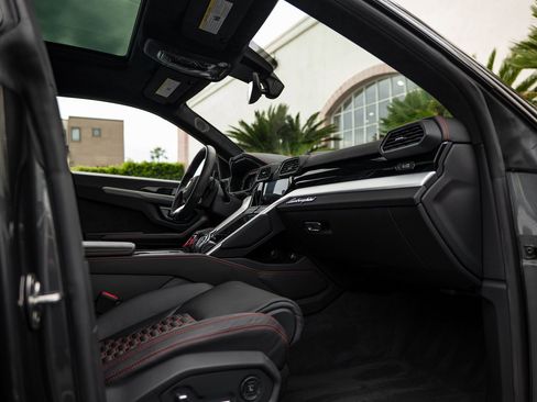 Used 2020 Lamborghini Urus image 27