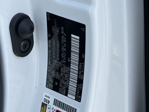 Certified 2025 Toyota Sienna LE FWD image 31