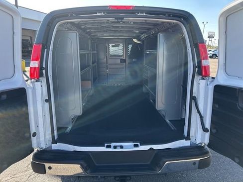 New 2025 GMC Savana 3500 Extended w/ Driver Convenience Package RWD image 17