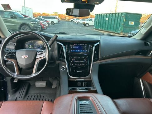 Used 2020 Cadillac Escalade Luxury image 27