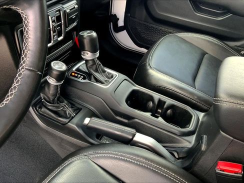 Used 2022 Jeep Wrangler Unlimited Sahara image 15