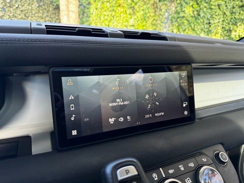 Used 2023 Land Rover Defender 110 S image 12