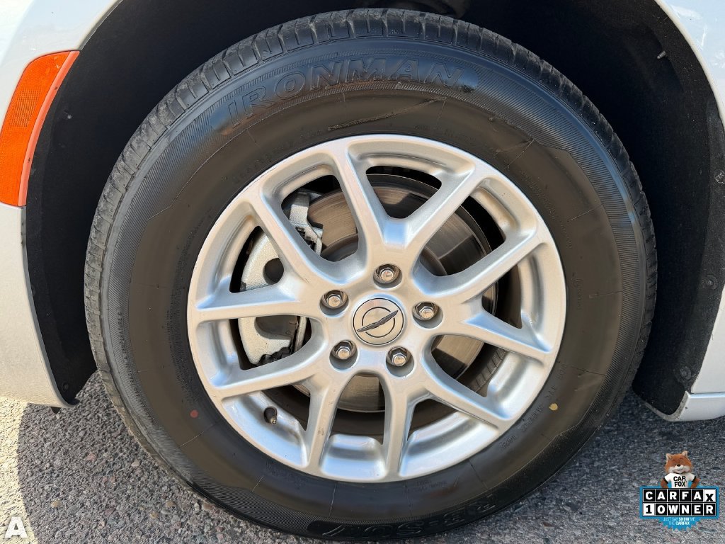 Used 2024 Chrysler Pacifica Touring-L FWD image 5