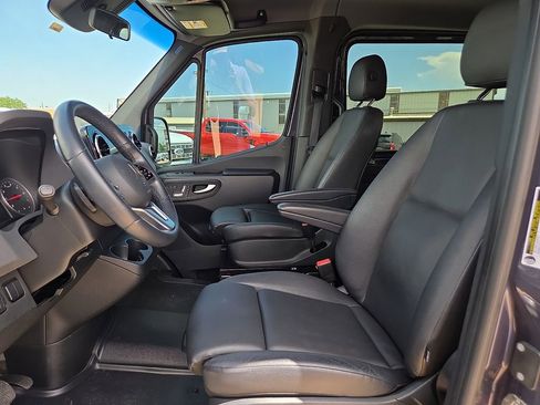 Used 2021 Mercedes-Benz Sprinter 2500 image 18