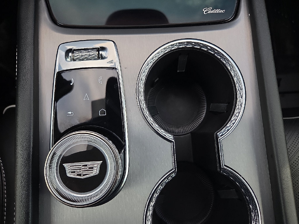 Used 2026 Cadillac Vistiq Platinum w/ LPO, Floor Liner Package AWD/4WD image 17