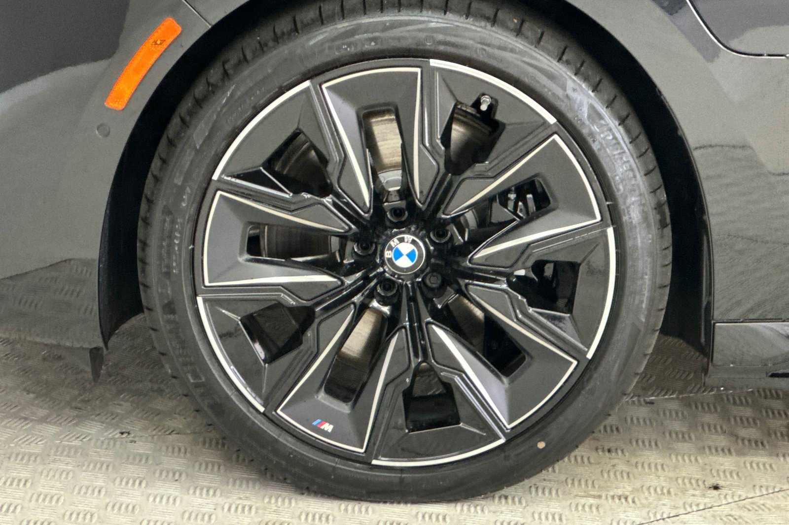 New 2026 BMW 750e xDrive w/ Premium Package AWD/4WD image 13