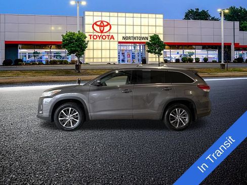 Used 2018 Toyota Highlander XLE AWD/4WD image 1