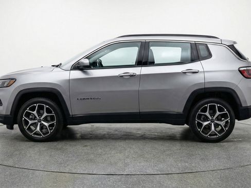 Used 2025 Jeep Compass Limited image 5