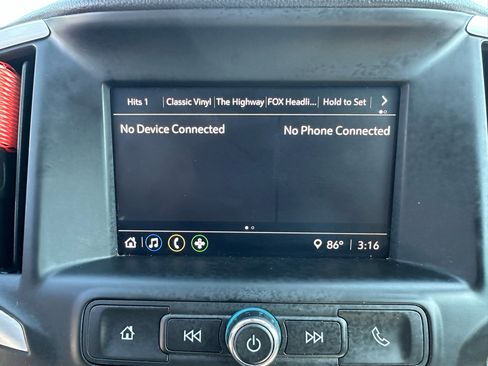 Used 2023 GMC Terrain SLE w/ Driver Convenience Package image 28