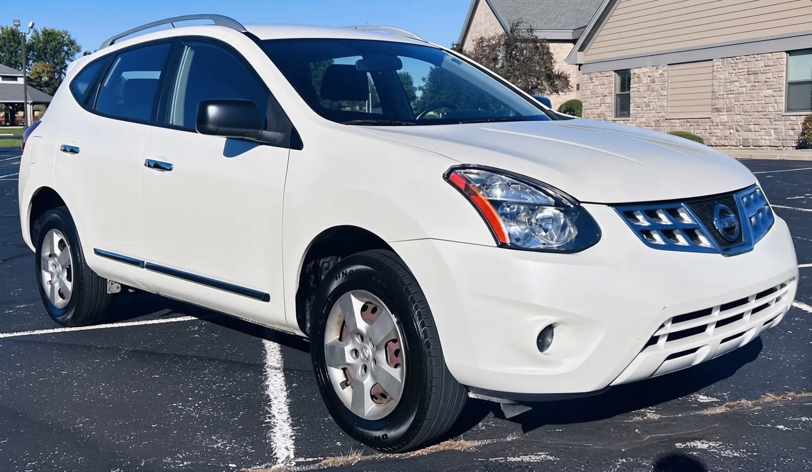 Used 2015 Nissan Rogue S w/ Convenience Package AWD/4WD image 3