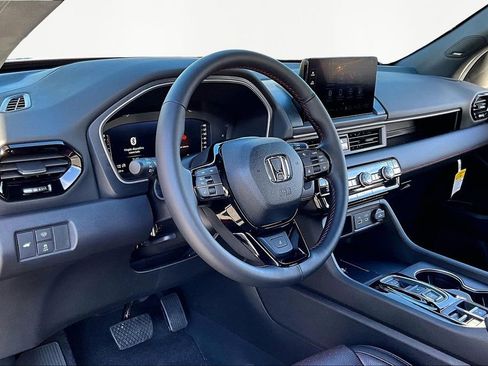 Used 2025 Honda Pilot Black Edition image 14