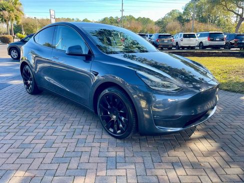Used 2020 Tesla Model Y Long Range image 8