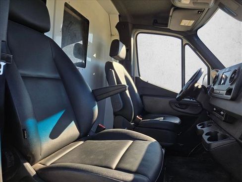 Used 2021 Mercedes-Benz Sprinter 2500 image 14