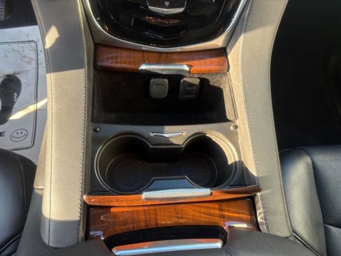 Used 2020 Cadillac Escalade Luxury image 16