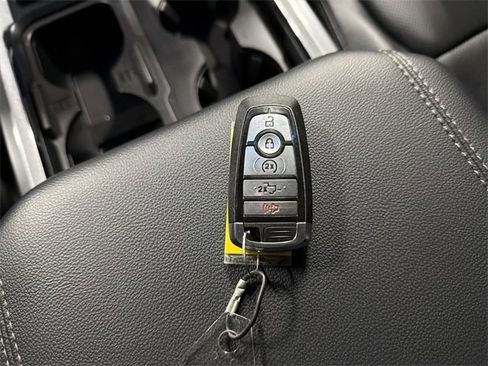Used 2024 Ford F250 Lariat w/ Chrome Package image 35