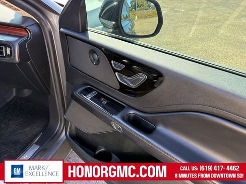 Used 2022 Lincoln Aviator Reserve w/ Equipment Group 201A image 27