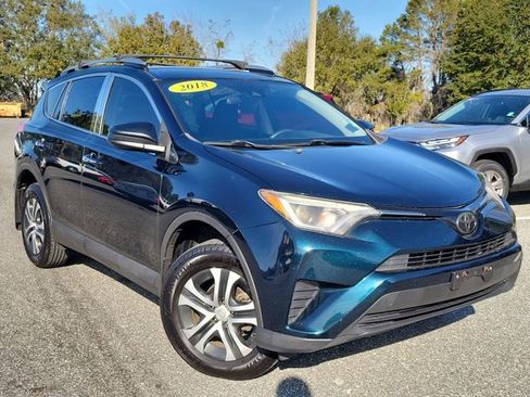 Used 2018 Toyota RAV4 LE image 8