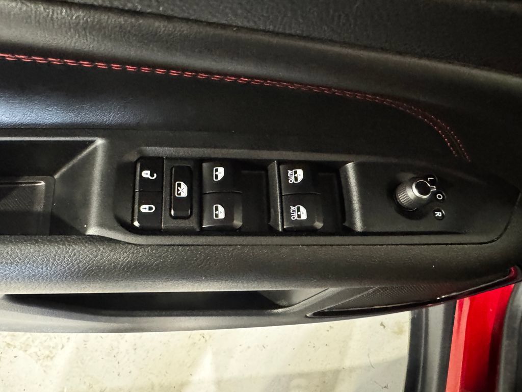 Used 2025 Jeep Compass Trailhawk AWD/4WD image 18