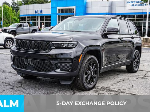 Used 2025 Jeep Grand Cherokee Altitude AWD/4WD image 5