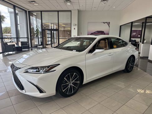 Certified 2025 Lexus ES 350 w/ Premium Package image 7