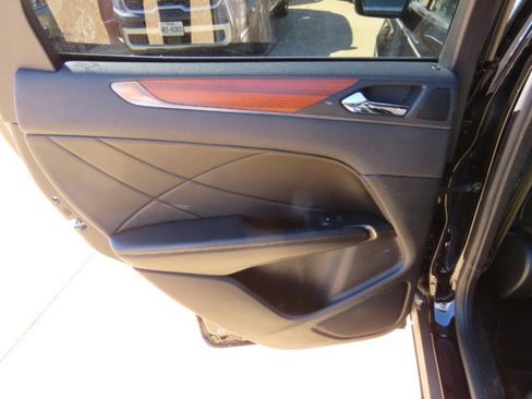 Used 2019 Lincoln MKC Reserve image 18