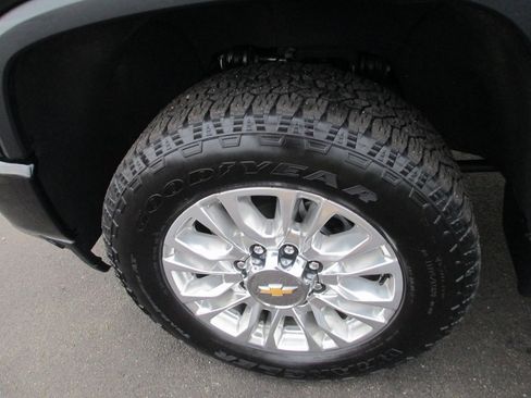 Used 2022 Chevrolet Silverado 2500 High Country w/ Technology Package image 12