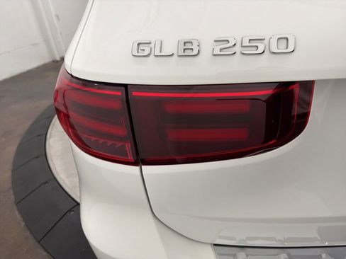 Used 2026 Mercedes-Benz GLB 250 image 11