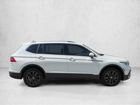 Used 2024 Volkswagen Tiguan SE AWD/4WD image 4