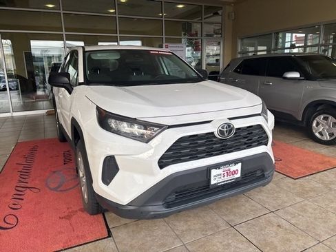 Used 2022 Toyota RAV4 LE image 5