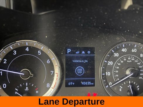 Used 2022 Hyundai Venue Limited image 12