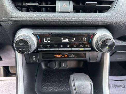 Used 2021 Toyota RAV4 LE AWD/4WD image 27