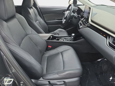 Used 2022 Toyota C-HR Limited FWD image 12