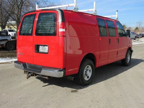 Used 2017 Chevrolet Express 3500 image 4