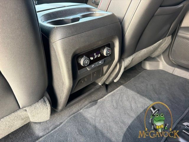 Used 2025 Chevrolet Traverse Z71 AWD/4WD image 26