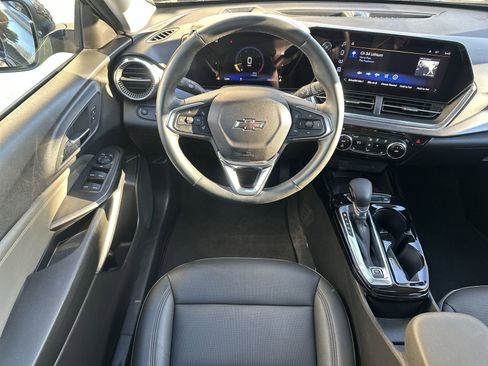 Certified 2025 Chevrolet Trax ACTIV w/ Sunroof Package image 17