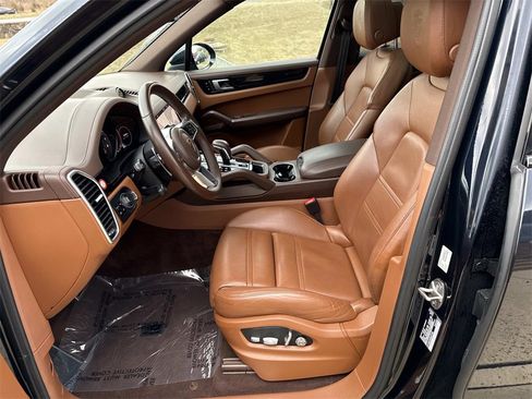 Used 2021 Porsche Cayenne S image 16